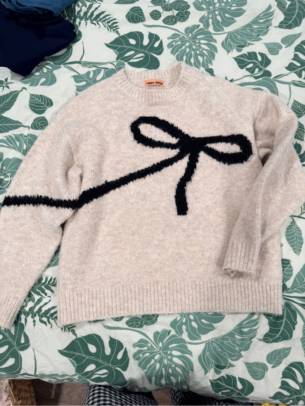 Judy Shop Cream Crewneck Sweater with Black Bow Accent